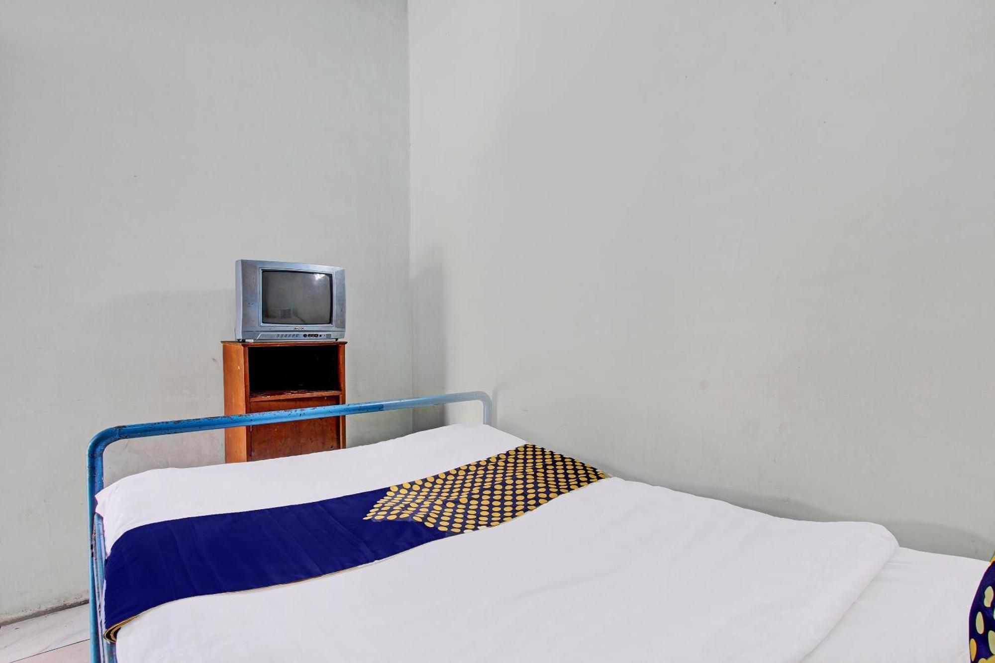 Spot On 92336 Hotel Sukowati Surakarta  Bagian luar foto