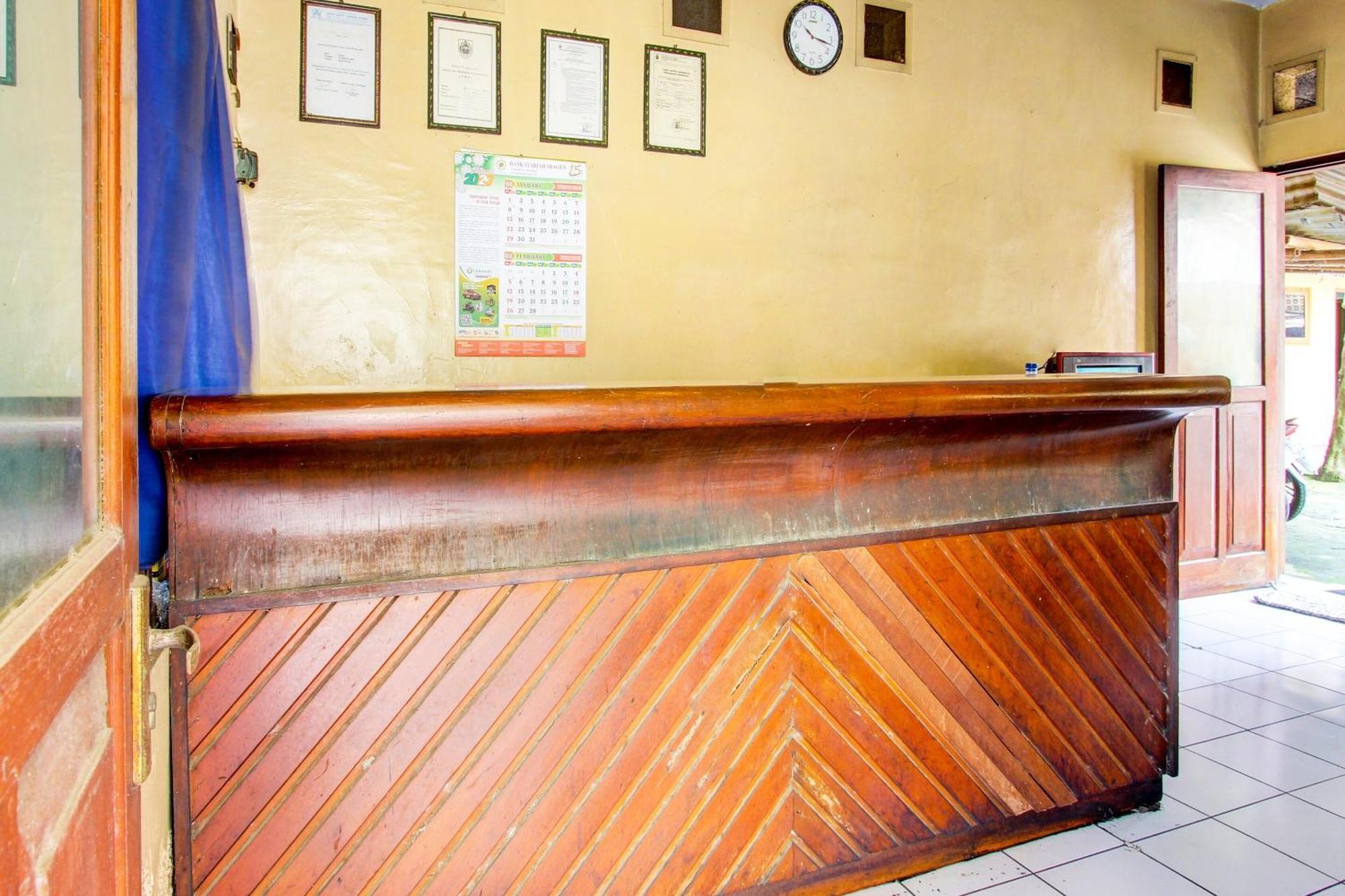 Spot On 92336 Hotel Sukowati Surakarta  Bagian luar foto