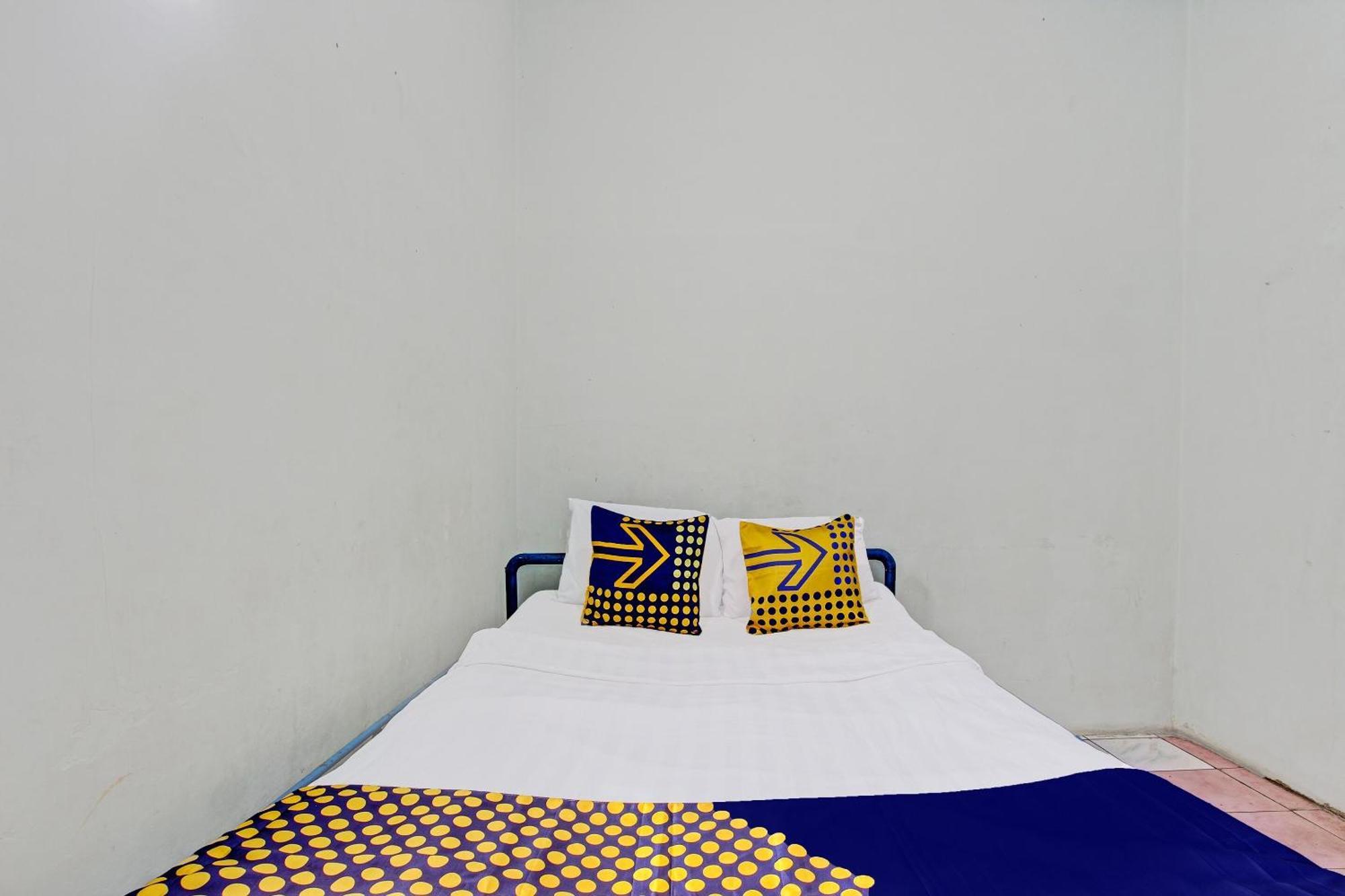 Spot On 92336 Hotel Sukowati Surakarta  Bagian luar foto