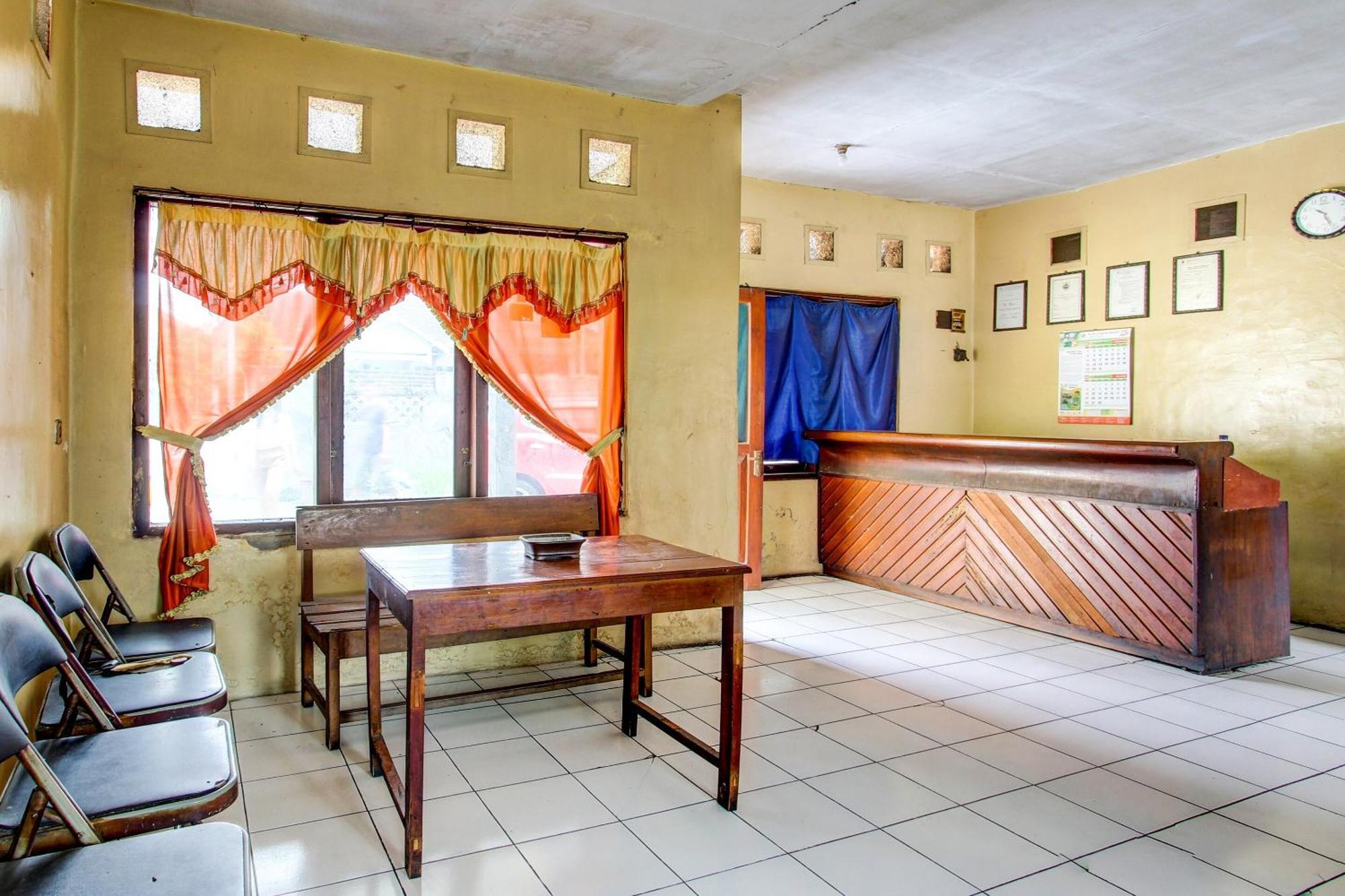 Spot On 92336 Hotel Sukowati Surakarta  Bagian luar foto