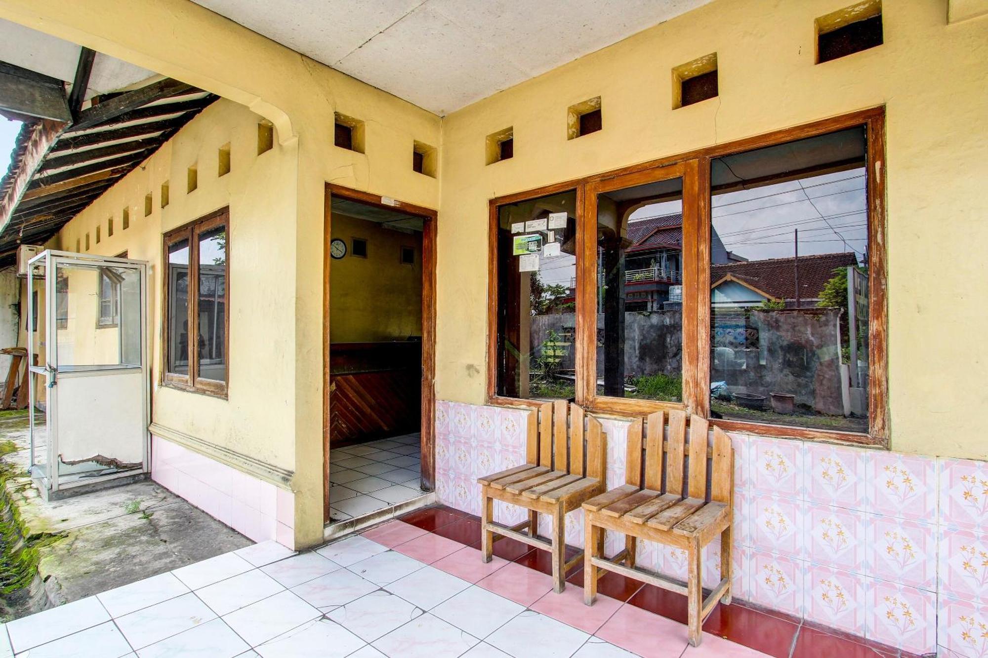 Spot On 92336 Hotel Sukowati Surakarta  Bagian luar foto