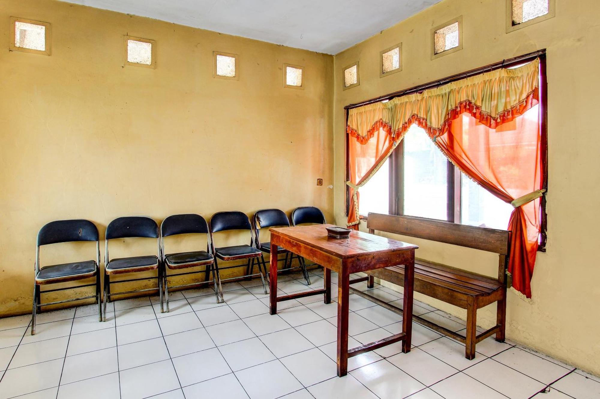 Spot On 92336 Hotel Sukowati Surakarta  Bagian luar foto