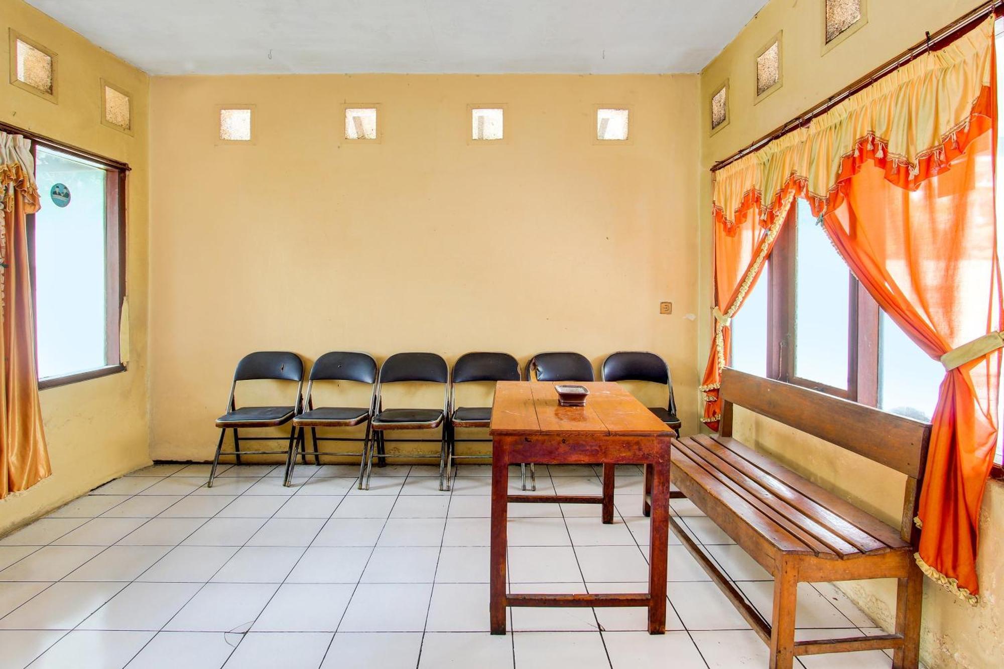 Spot On 92336 Hotel Sukowati Surakarta  Bagian luar foto