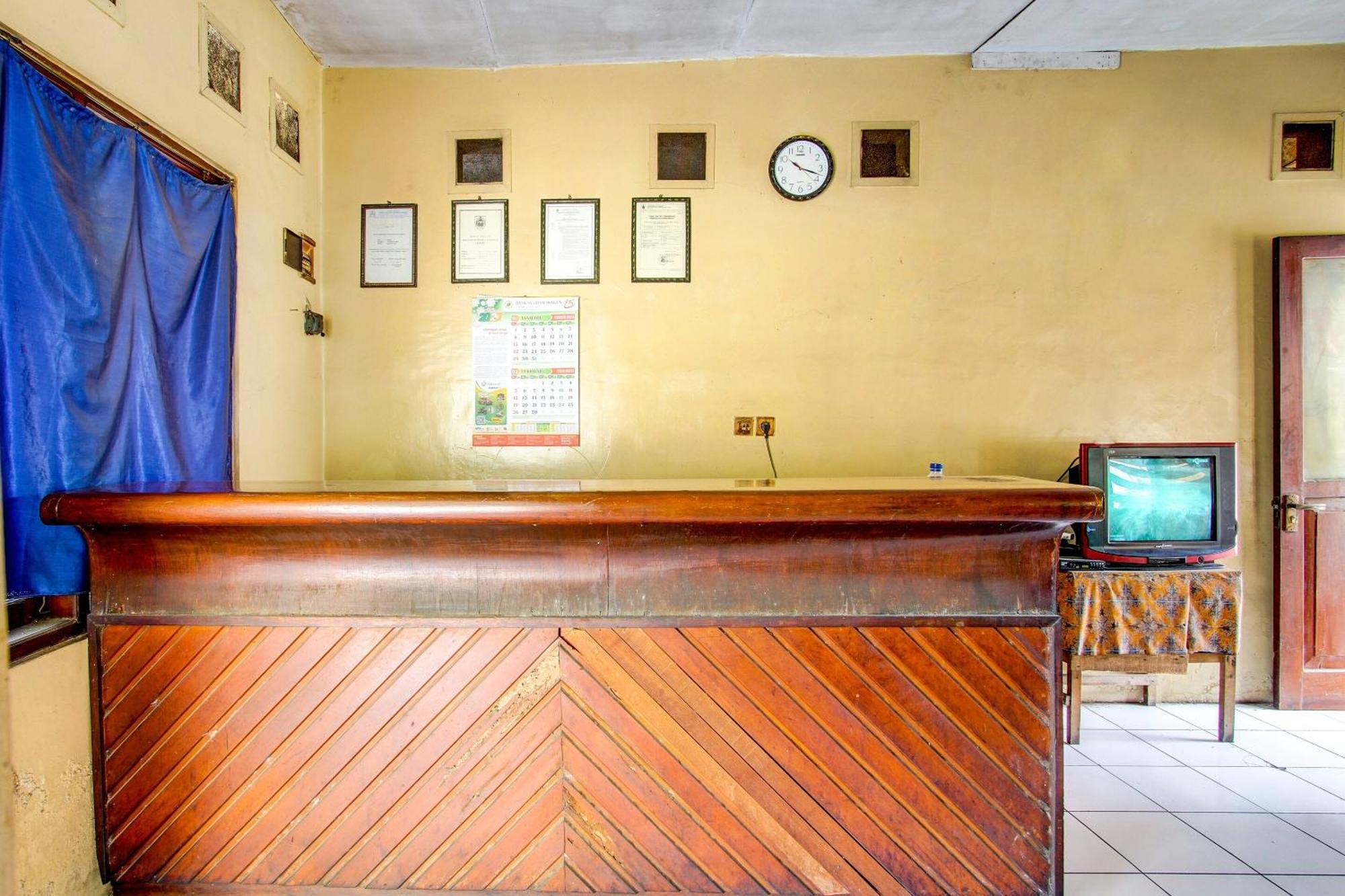 Spot On 92336 Hotel Sukowati Surakarta  Bagian luar foto